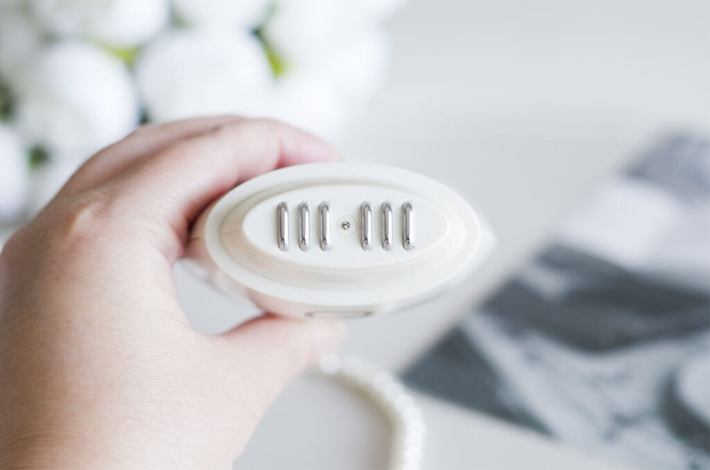 NEWAリフト本体上部の6つの電極