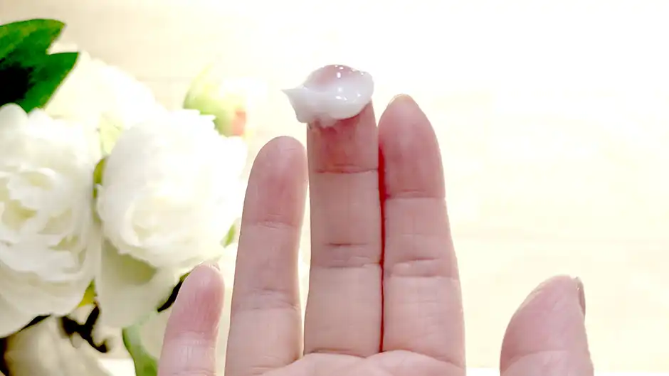 顔への使用は「とにかく少量でOK」