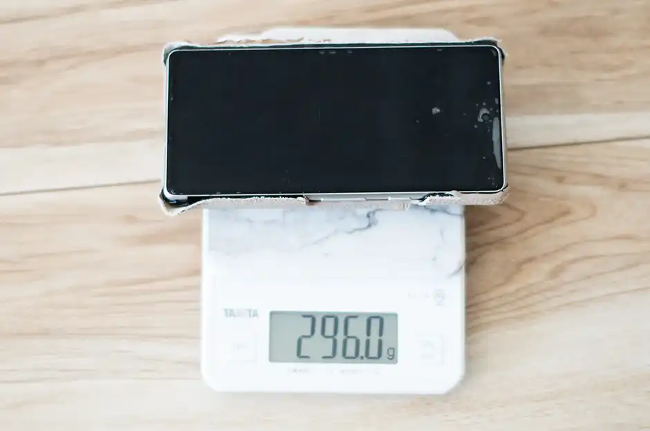 スマホの重さは296g