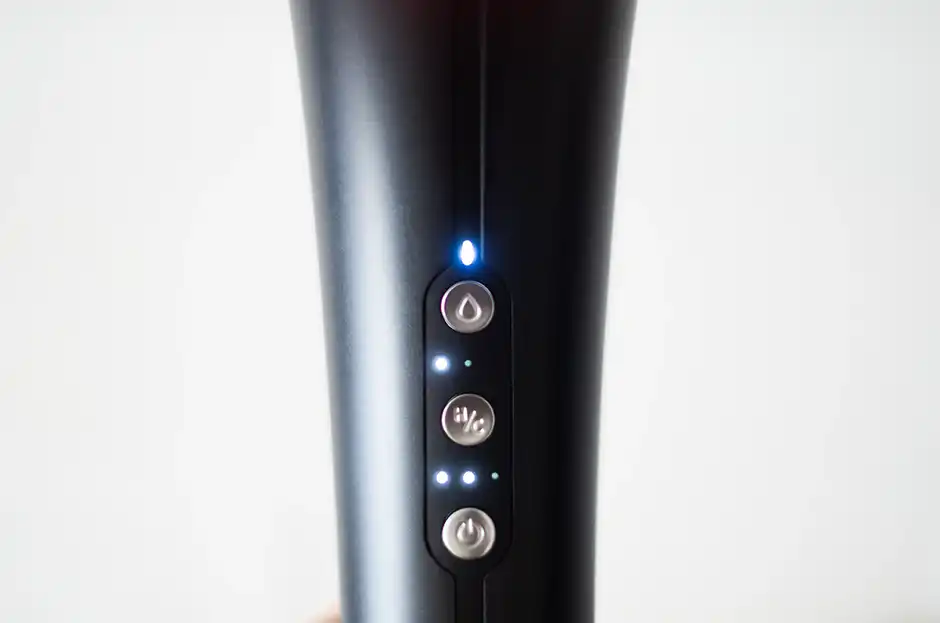 特長② 髪を守る“低温×大風量”の速乾ドライ