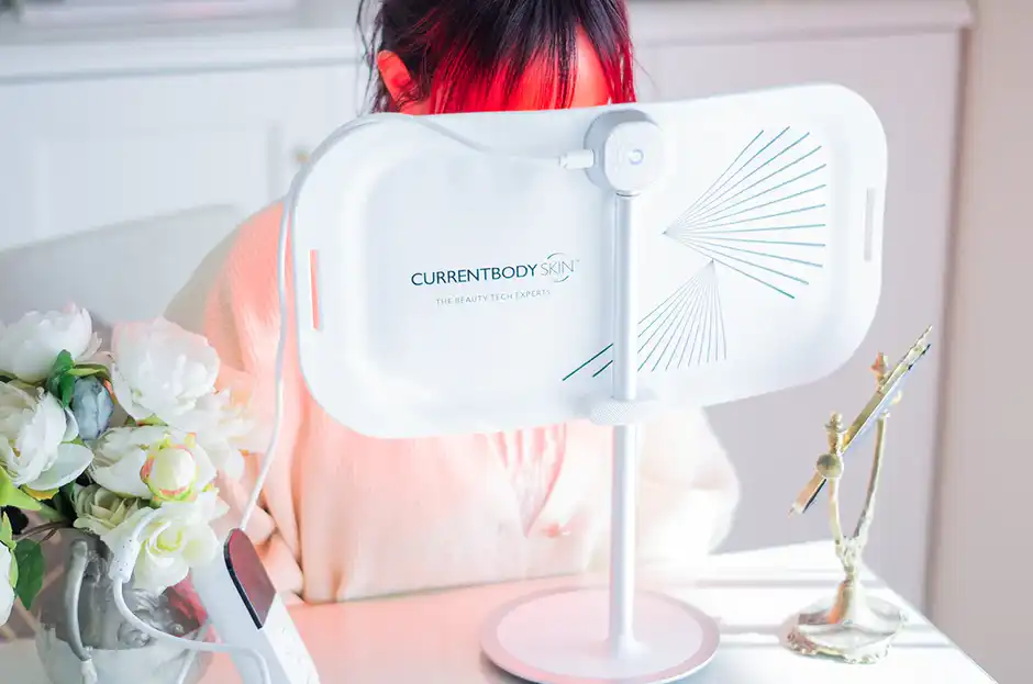 付属のスタンドを使ってLED光を届けることができる