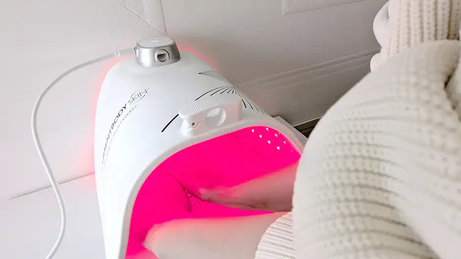 『カレントボディLED光美容パネル』で美容ケア