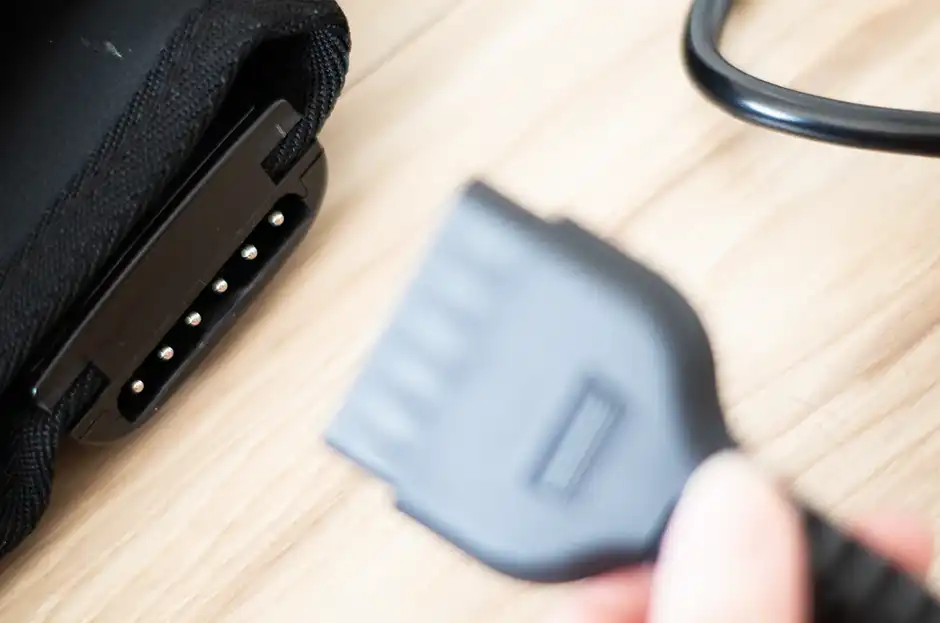 コントローラーを本体に接続して電源を入れる