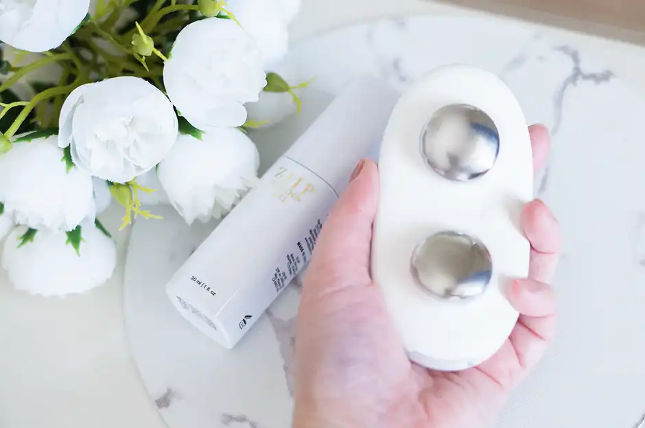 ⑥目元・唇まで使える美顔器は希少！1台でトータルケア完結