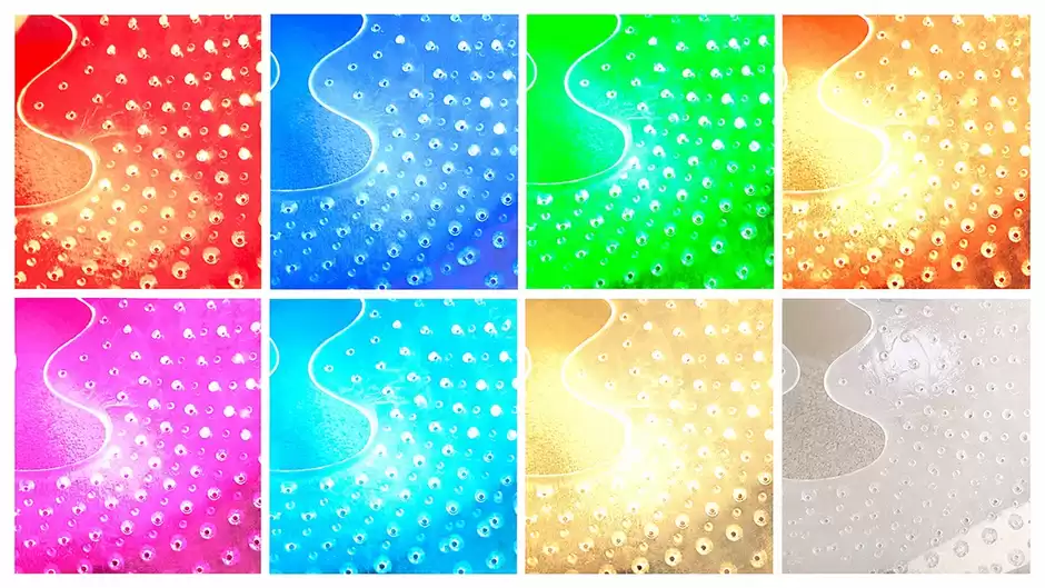 電源ボタンを押すたびに、LED光の色が変わっていきます。
