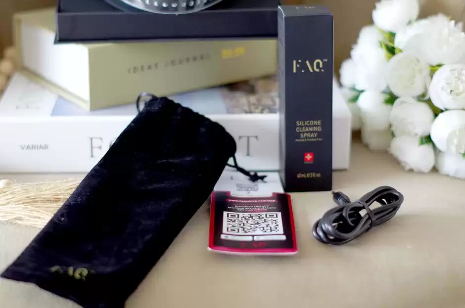 FOREO FAQ 202の同封品7つ